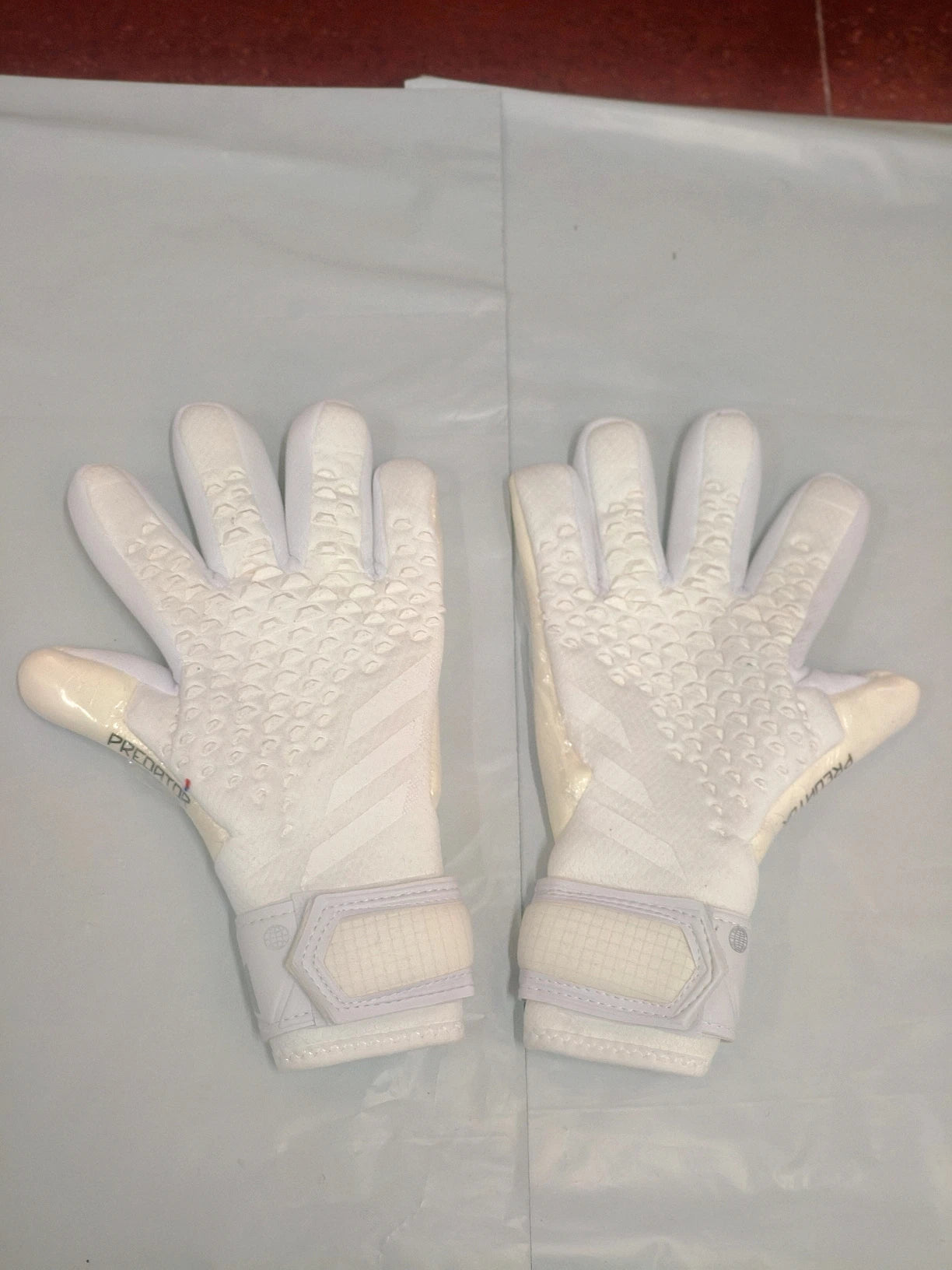 New 23 Thickened Latex Goalkeeper Gloves without Finger Protection for Adults And Teenagers Anti-Slip And Wear-Resistant Foot...