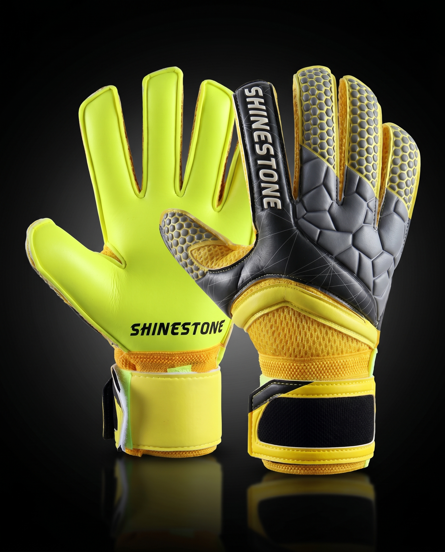 UNDERTHEBAR Guardian Pro — Goalkeeper Gloves